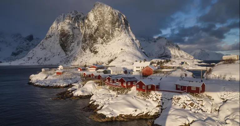 Raquettes sous les aurores boréales