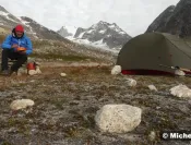 Le camp près du glacier est un des plus spectaculaires du trek.