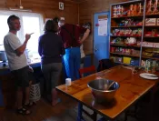 La vie s'organise dans le refuge non-gardé.