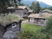 A Lom, découverte de l'habitat traditionnel reconstitué